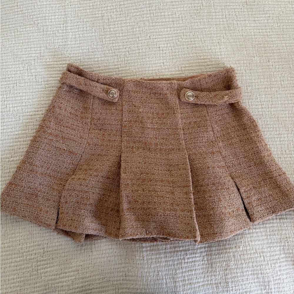 ASTR skort size medium NWOT tan/ camel colored skort